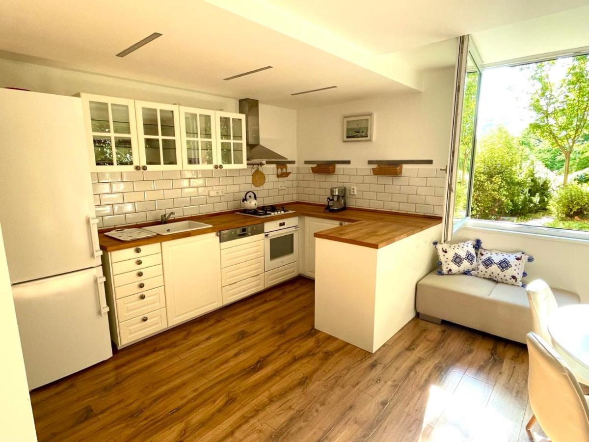 70M2 Romantic Living In The Old Town With Garden Братислава Экстерьер фото