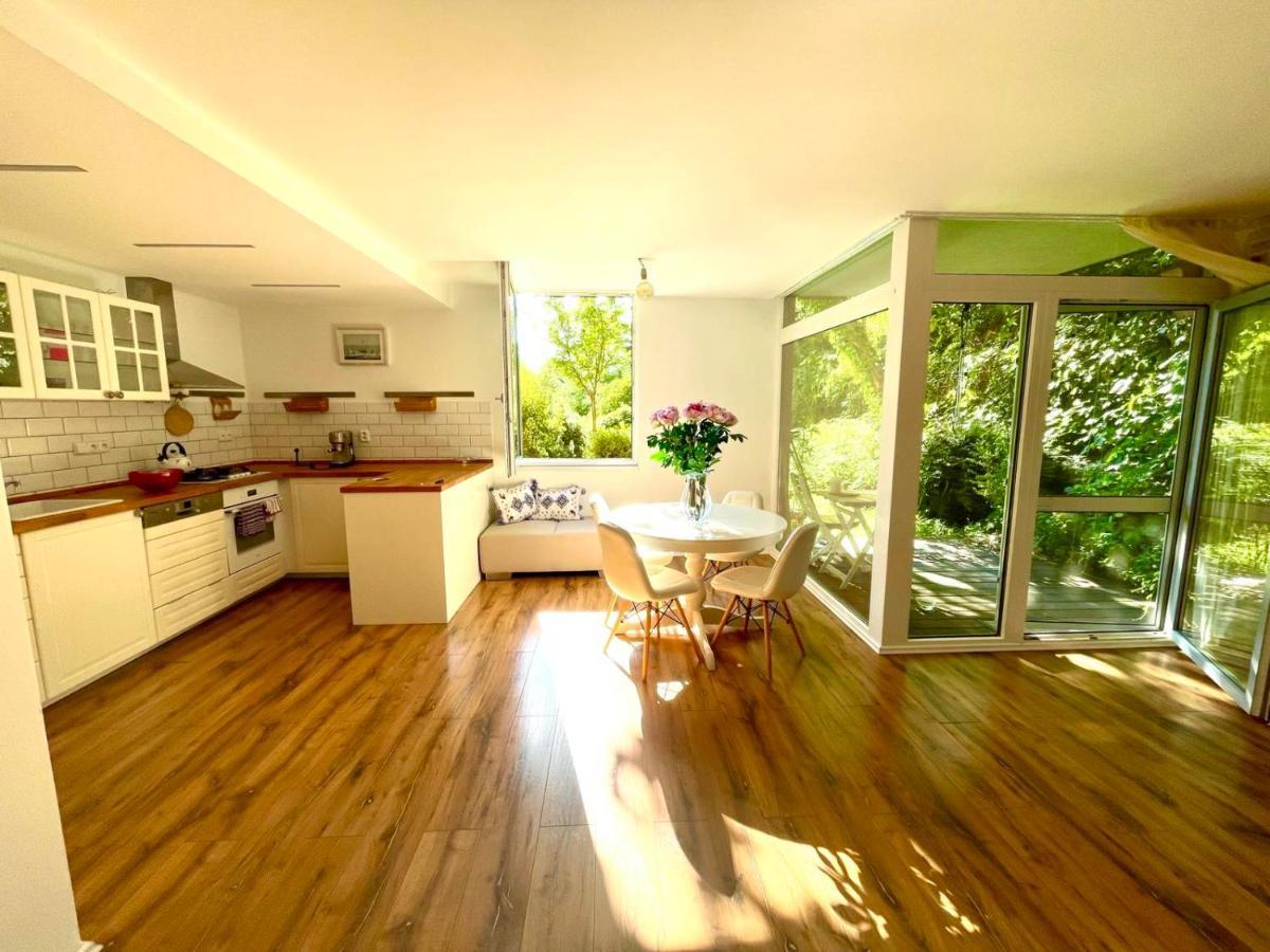 70M2 Romantic Living In The Old Town With Garden Братислава Экстерьер фото