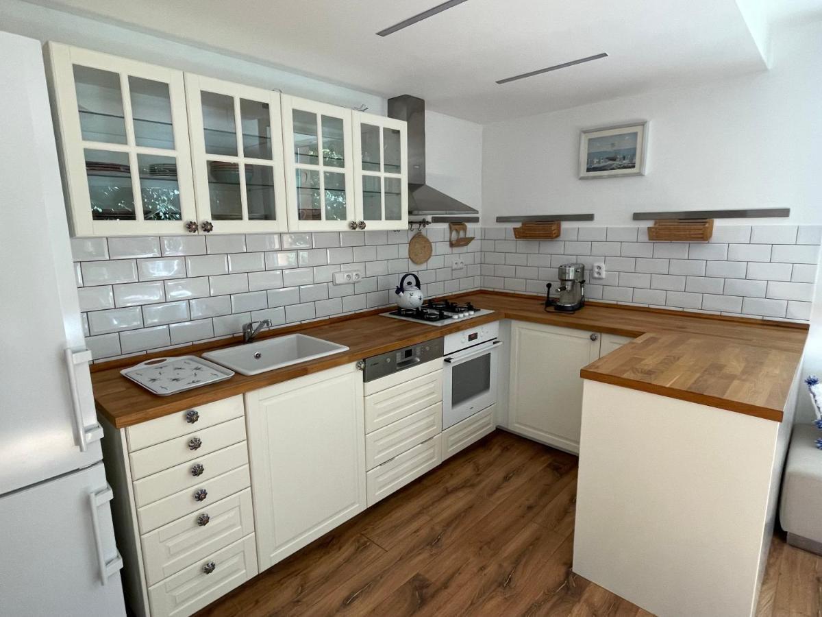 70M2 Romantic Living In The Old Town With Garden Братислава Экстерьер фото