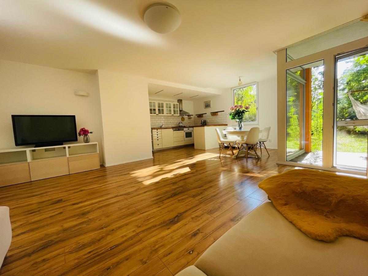 70M2 Romantic Living In The Old Town With Garden Братислава Экстерьер фото