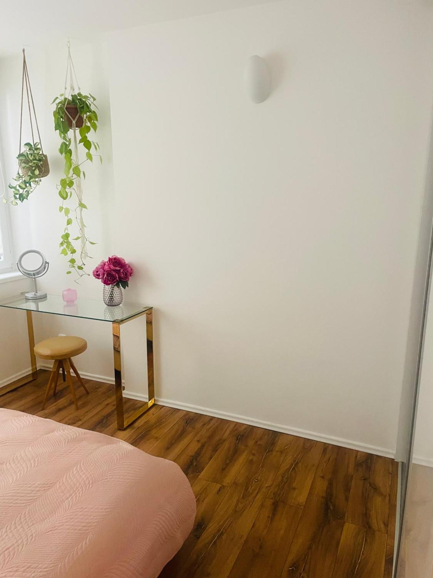 70M2 Romantic Living In The Old Town With Garden Братислава Экстерьер фото