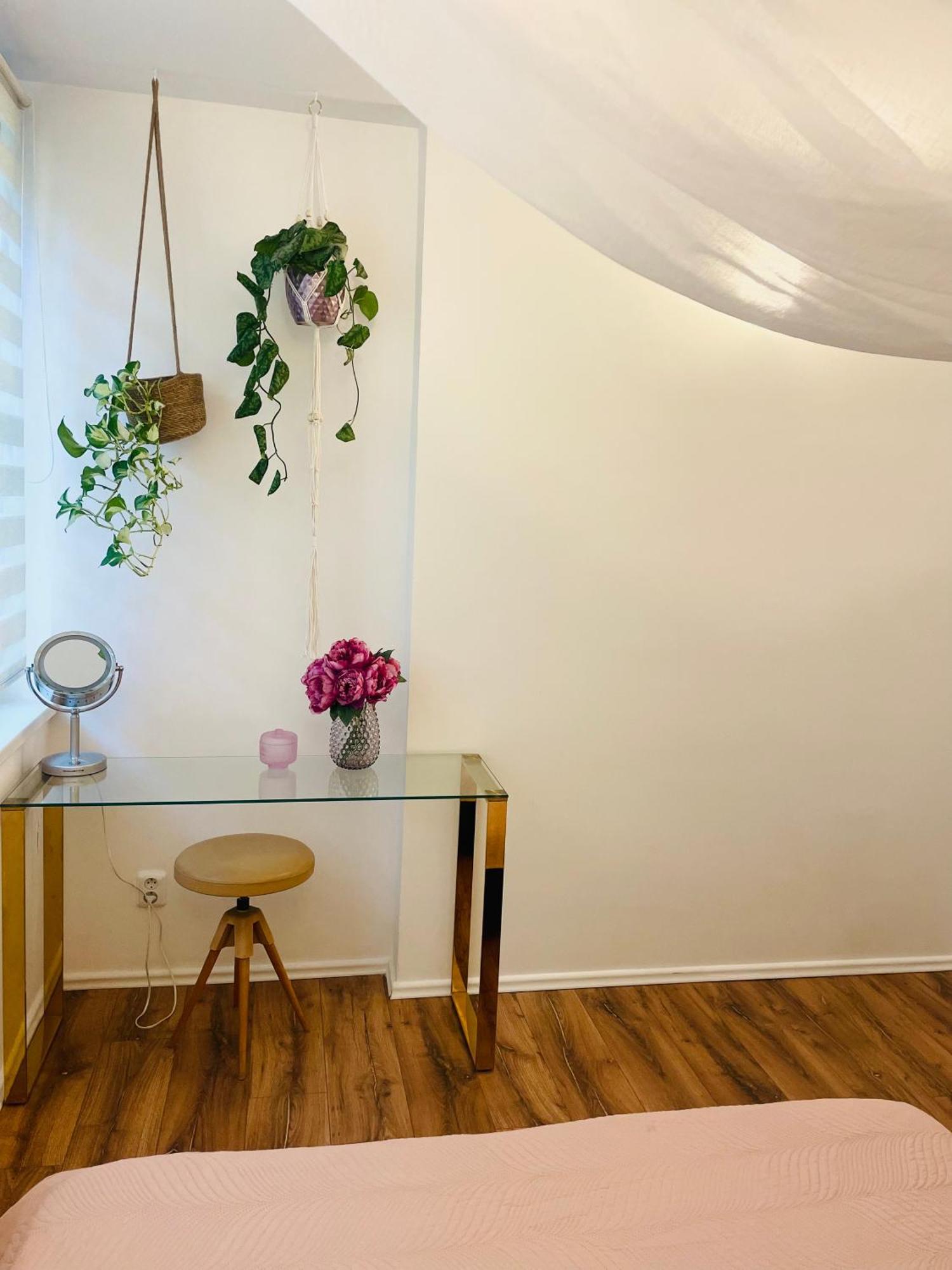 70M2 Romantic Living In The Old Town With Garden Братислава Экстерьер фото